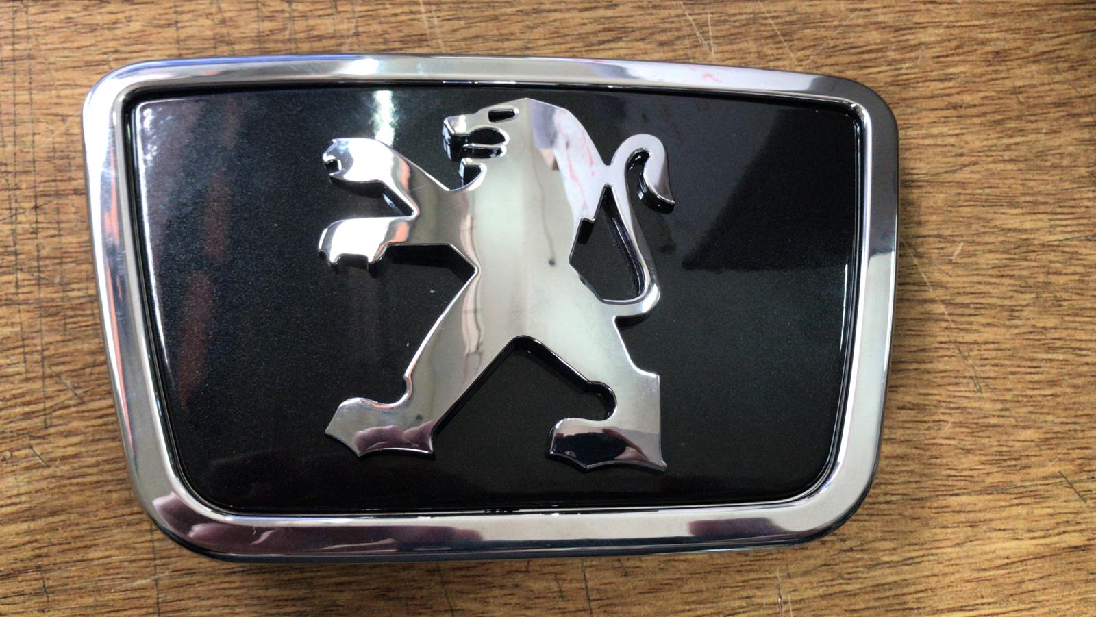 INSIGNIA